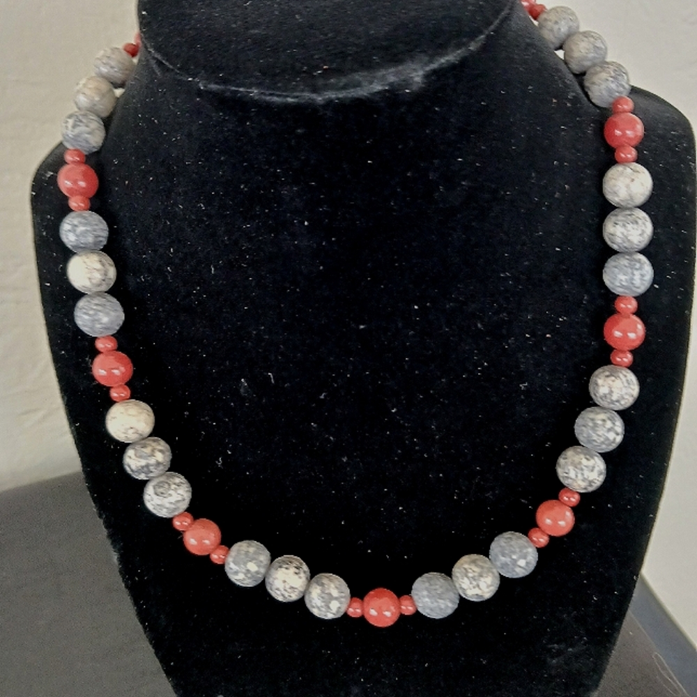 Agate and bead necklace